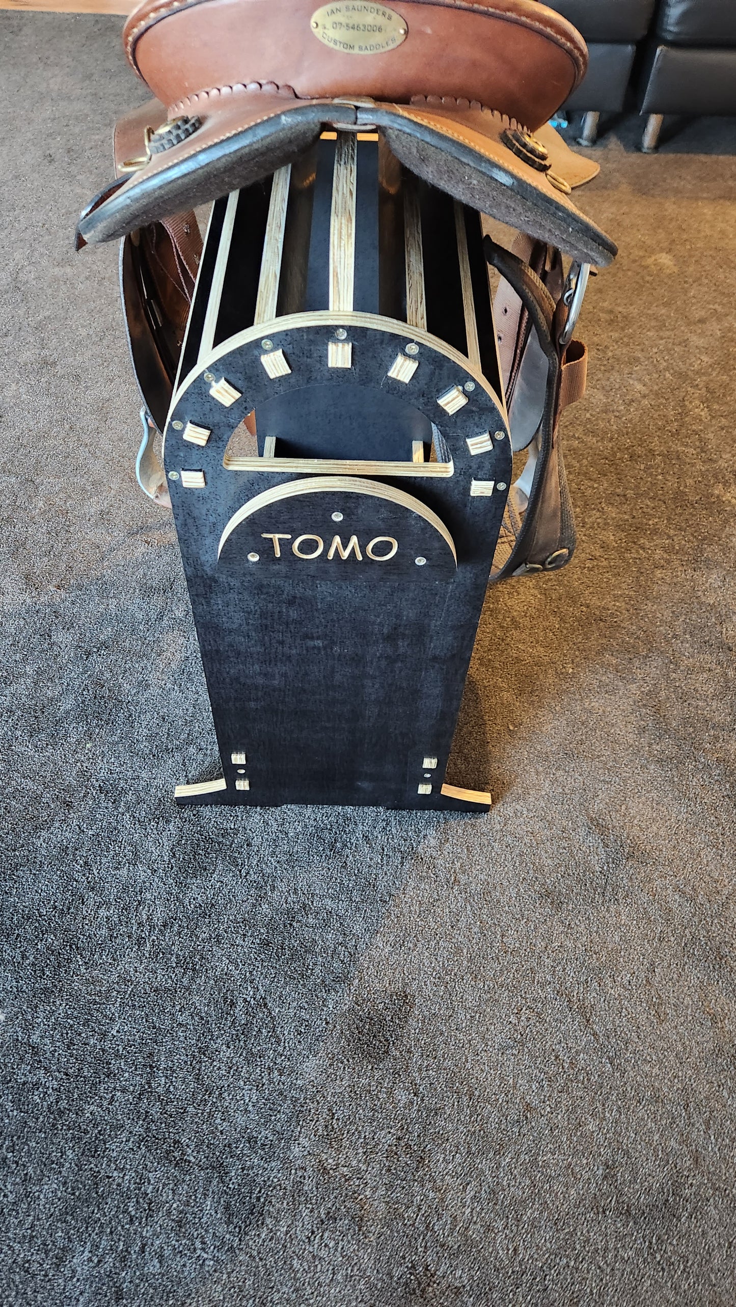 Saddle stand