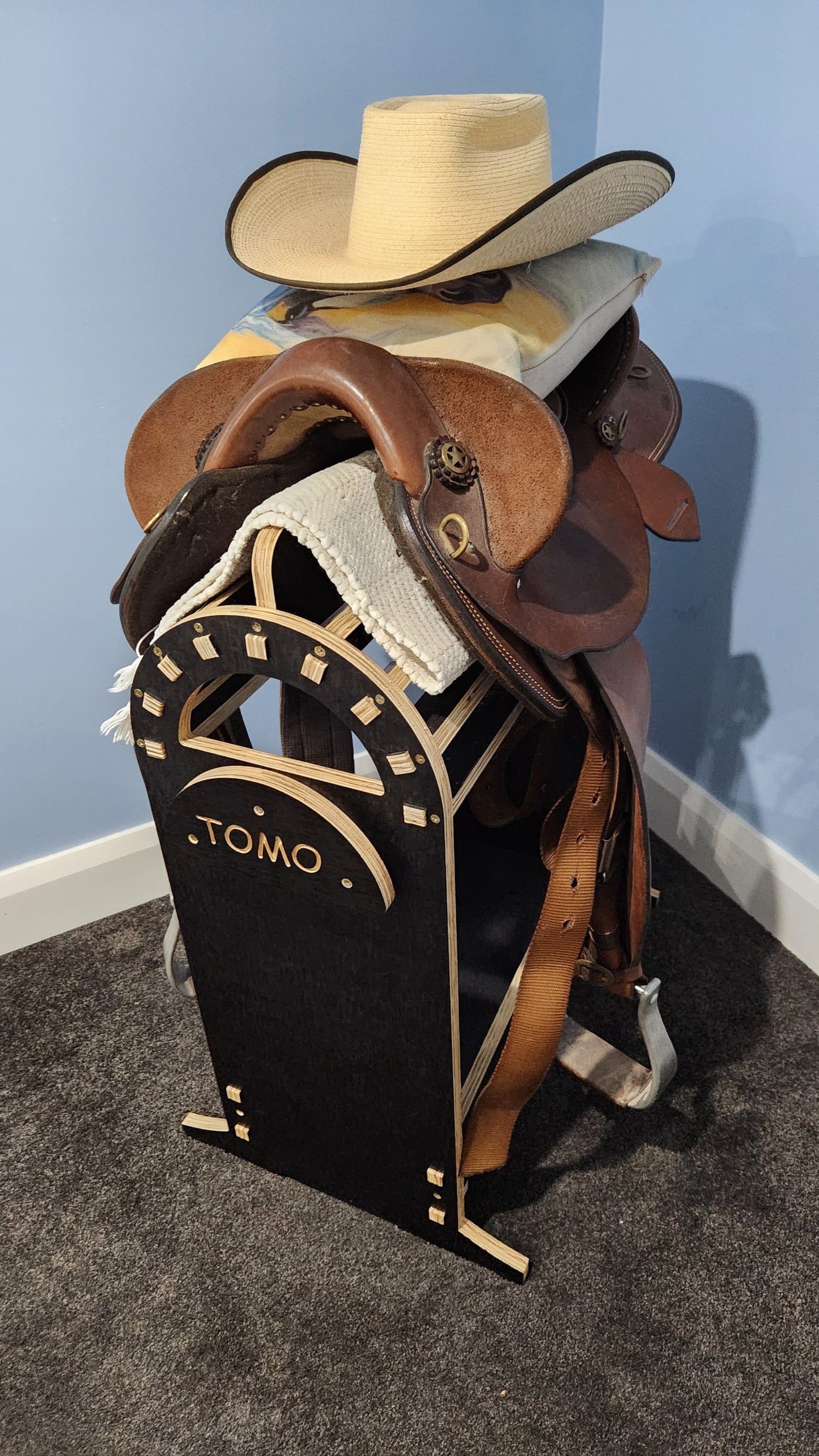Saddle stand